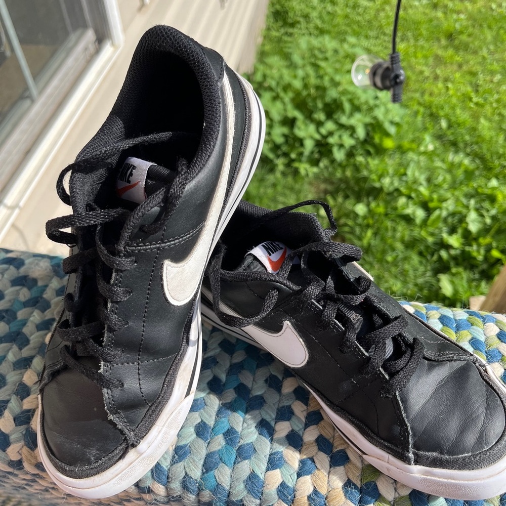 Nike Court Legacy Black and White Low-Tops 4.5Y